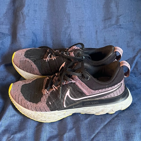 Nike Black and Pink Sneakers with React Foam Cushioning - Picture 2 of 6